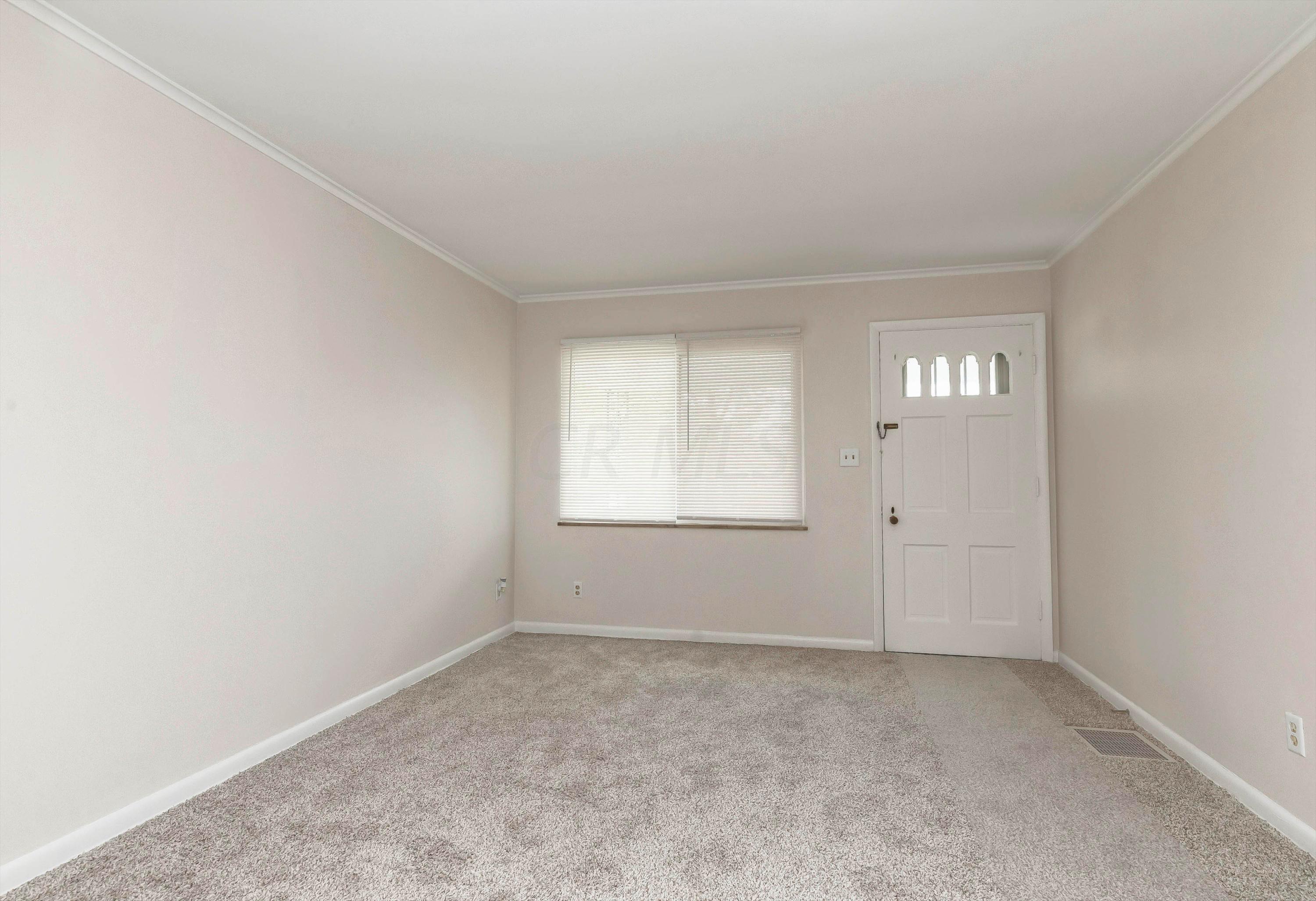 502 Elaine Road Whitehall, OH 43213 - Photo 8 of 32
