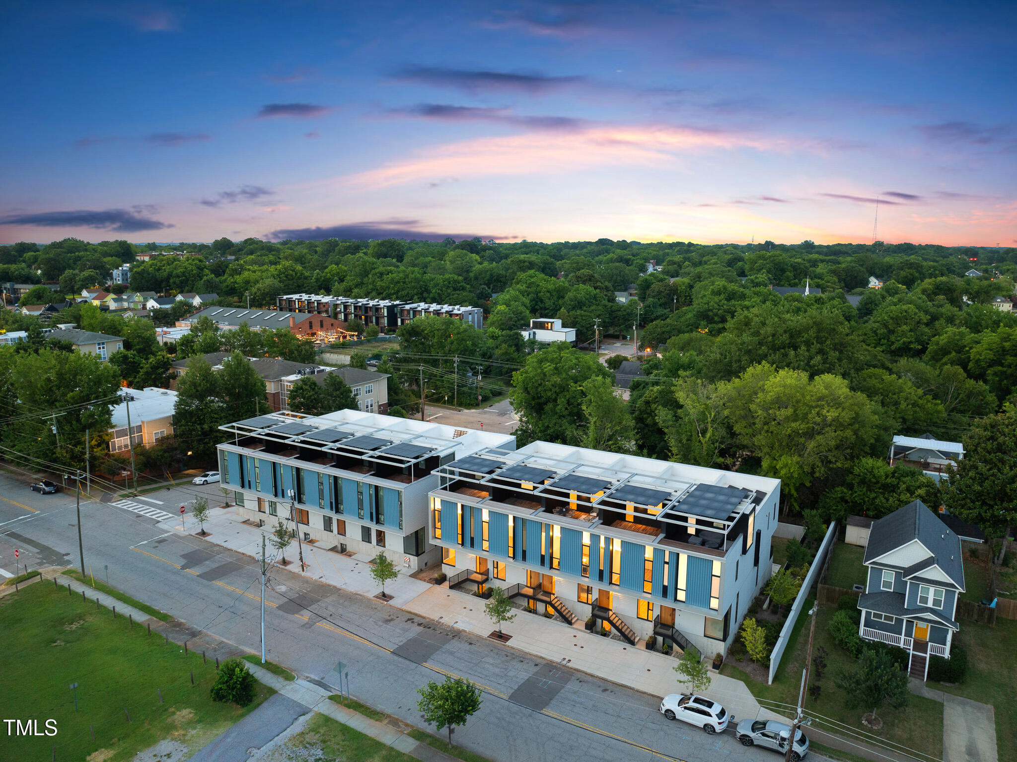 511 South Bloodworth Street, Unit 102 Raleigh, NC 27601 - Photo 44 of 54 a view of a city that has lawn chairs and a table