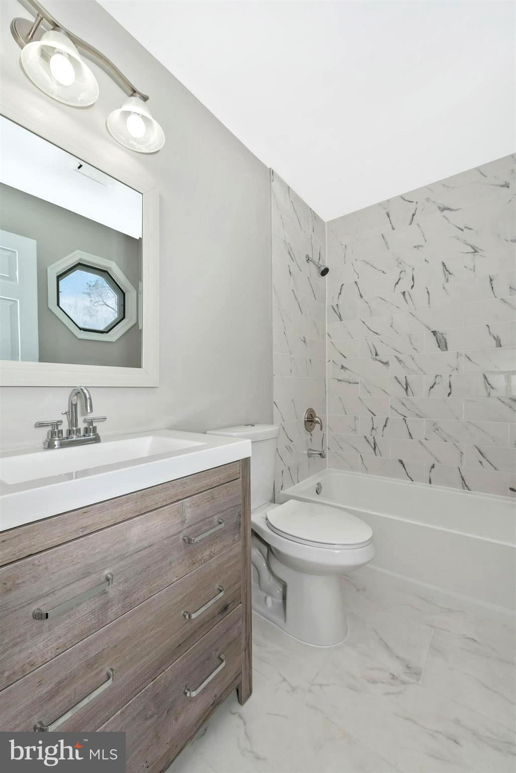 3552 Sigler Road Jefferson, MD 21755 - Photo 26 of 47 Upstairs Hall Bath