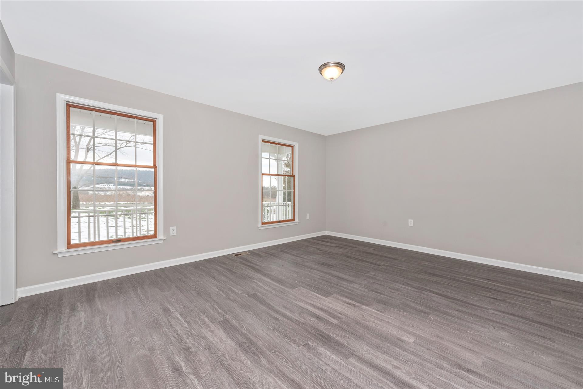 3552 Sigler Road Jefferson, MD 21755 - Photo 8 of 47 Living Room