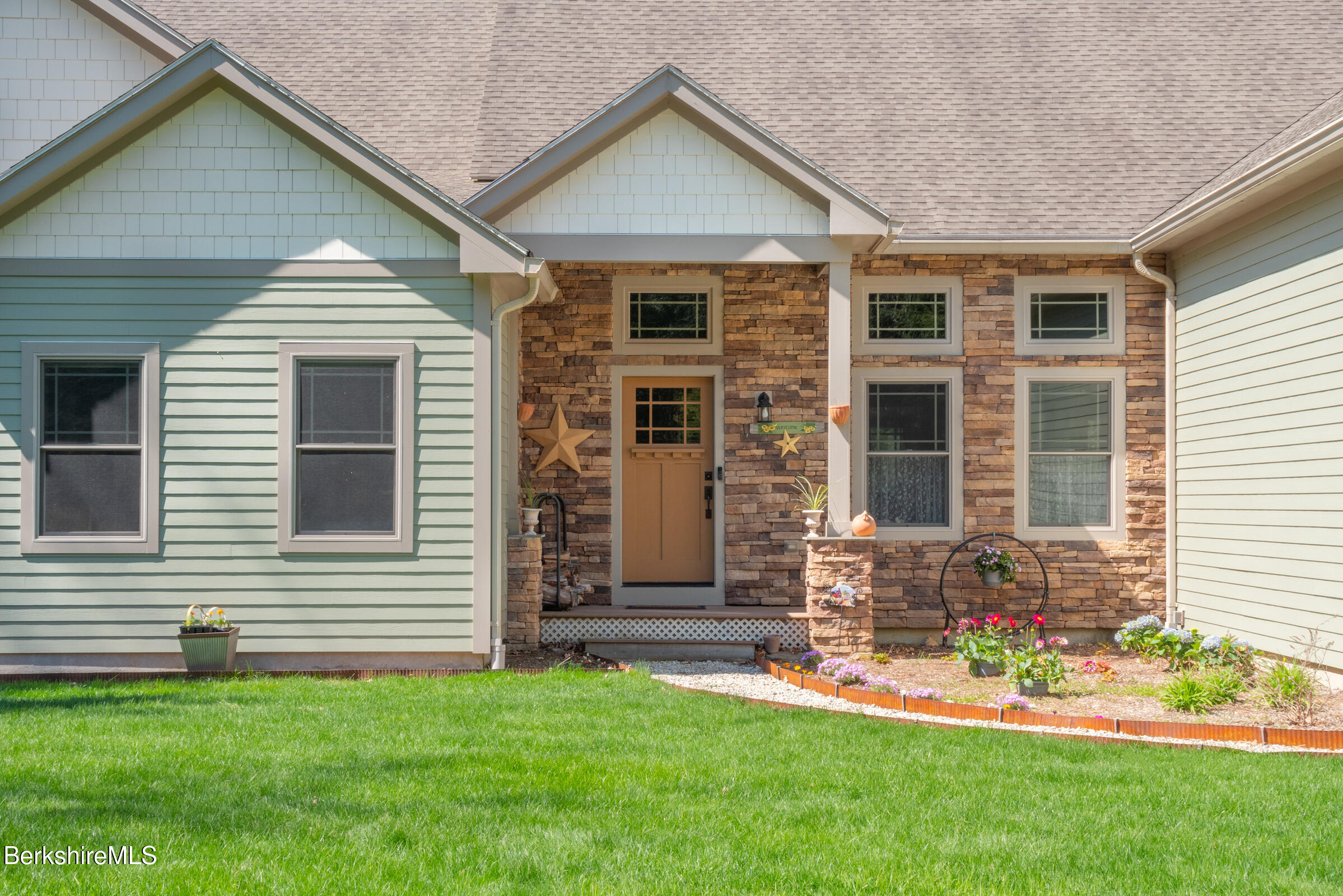 7 Perry Road Sandisfield, MA 01255 - Photo 3 of 53 12