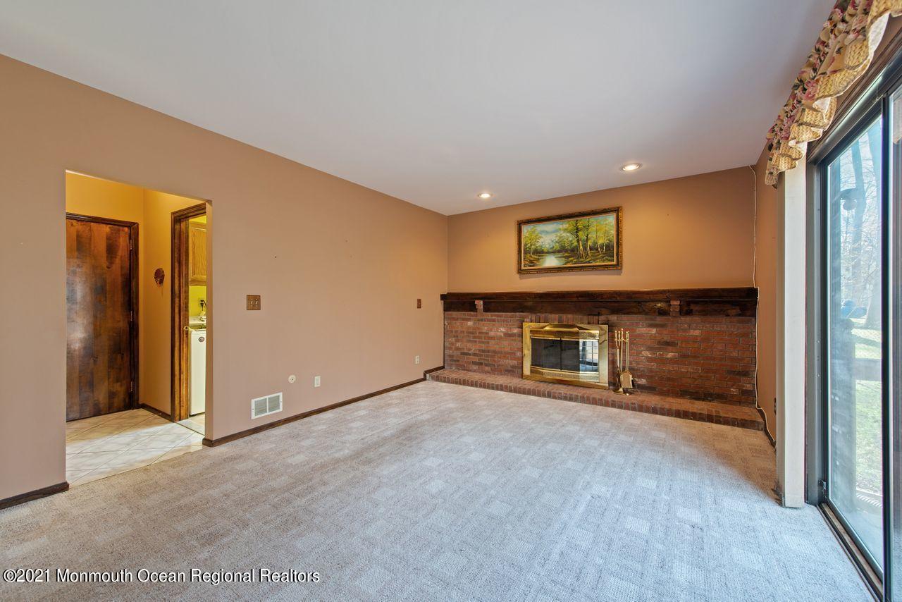 169 Lynch Road Middletown, NJ 07748 - Photo 15 of 33 17Family_Room