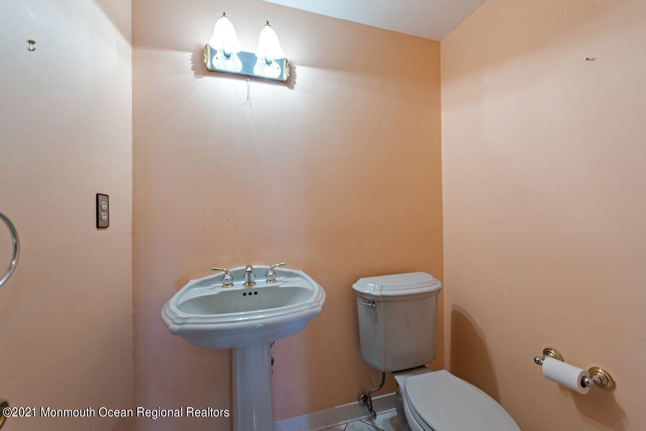 169 Lynch Road Middletown, NJ 07748 - Photo 17 of 33 25Bathroom