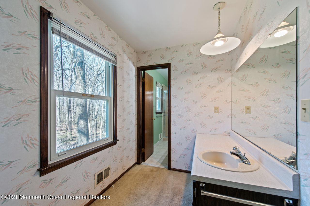 169 Lynch Road Middletown, NJ 07748 - Photo 21 of 33 27Bathroom