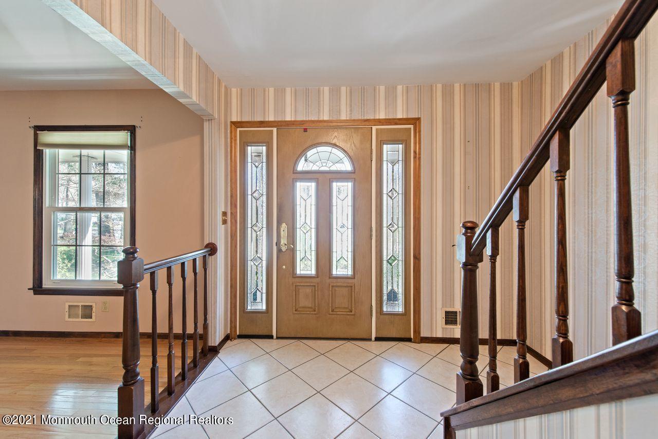 169 Lynch Road Middletown, NJ 07748 - Photo 4 of 33 04Foyer