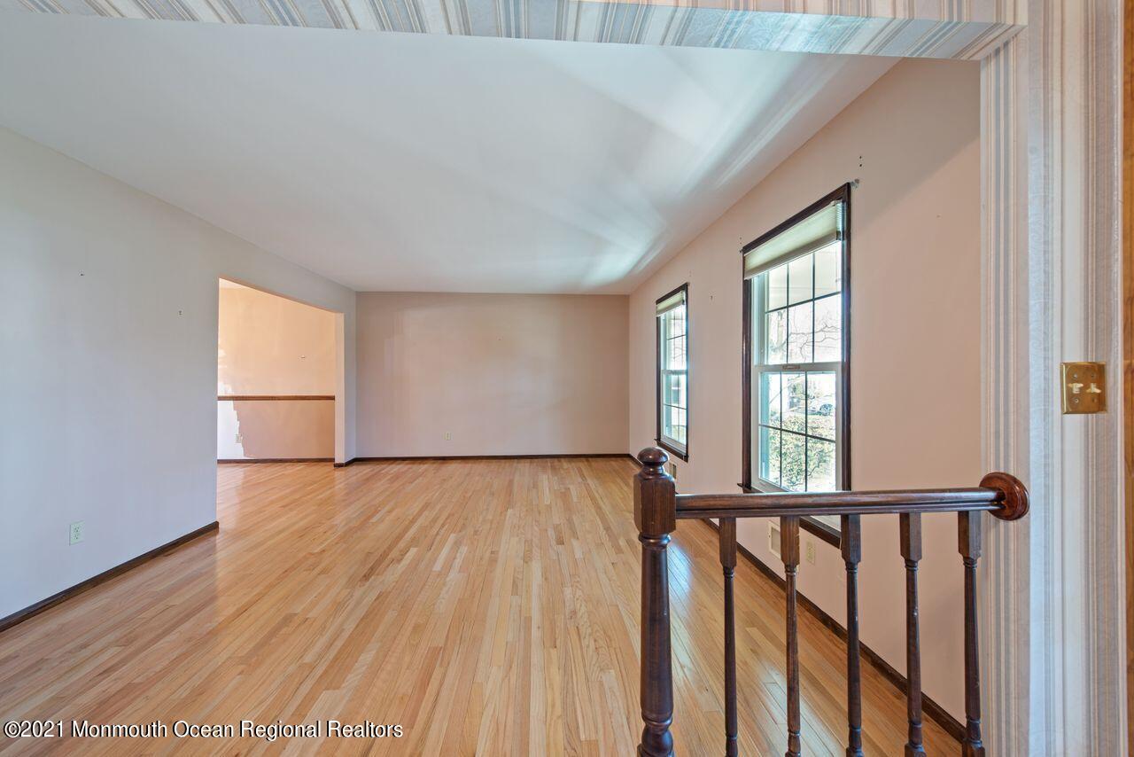 169 Lynch Road Middletown, NJ 07748 - Photo 5 of 33 05Living_Room