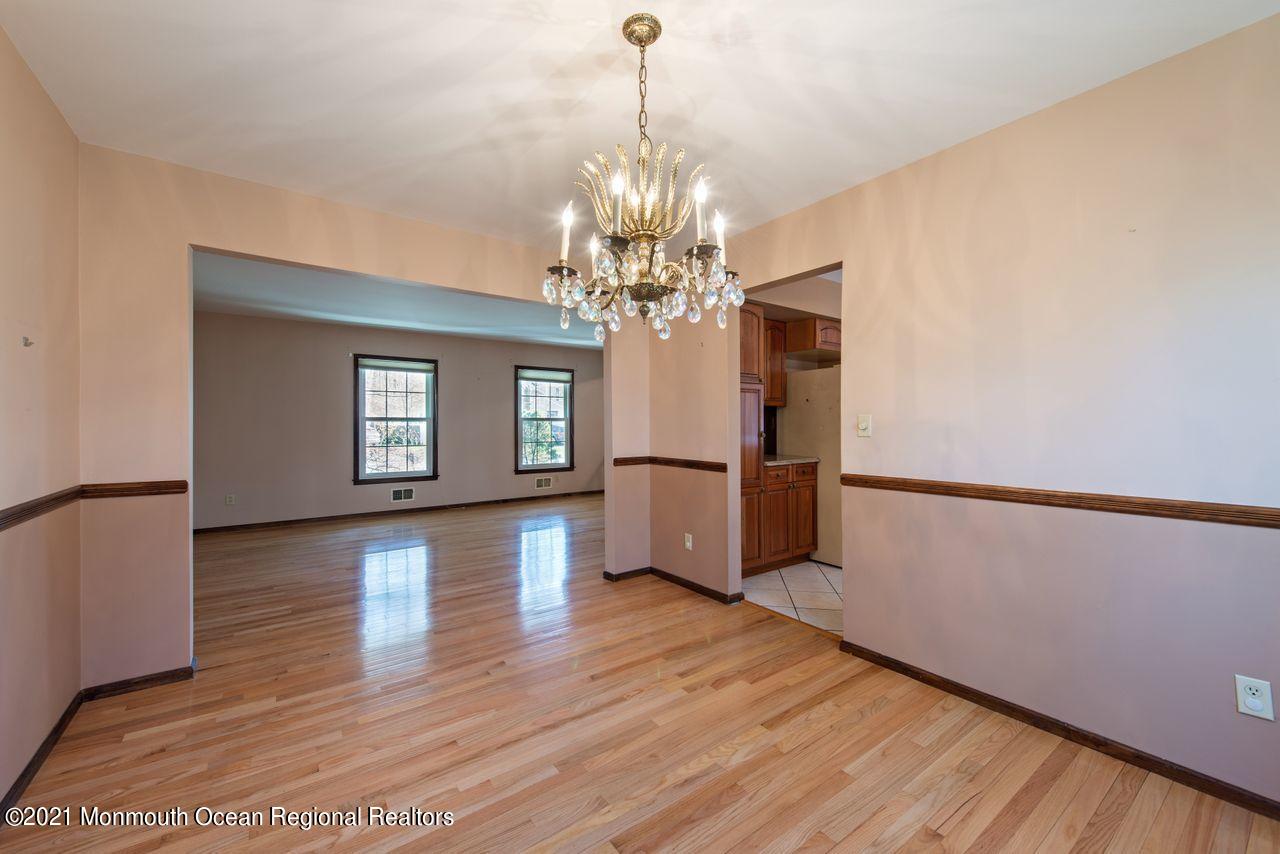 169 Lynch Road Middletown, NJ 07748 - Photo 7 of 33 13Family_Room