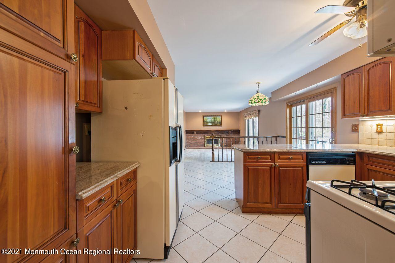 169 Lynch Road Middletown, NJ 07748 - Photo 8 of 33 08Kitchen