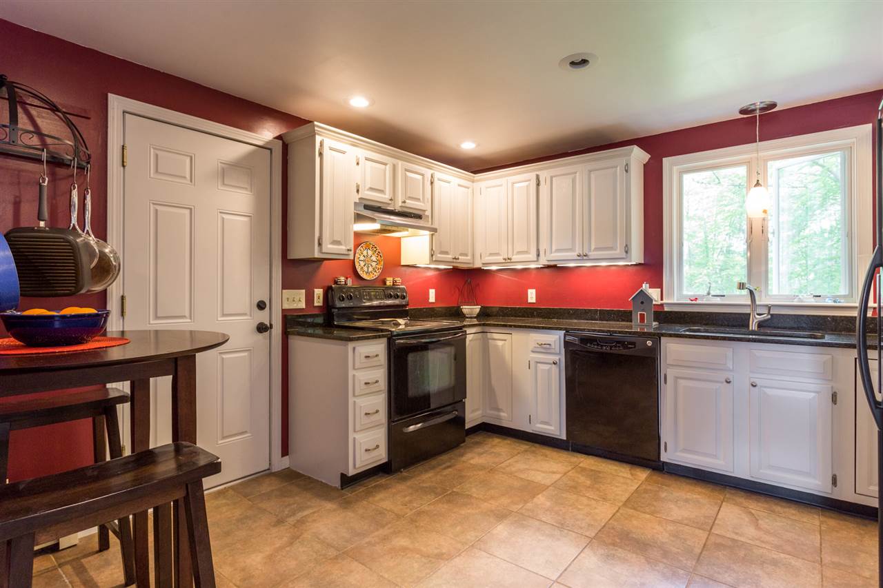 81 Union Road Stratham, NH 03885 - Photo 5 of 32