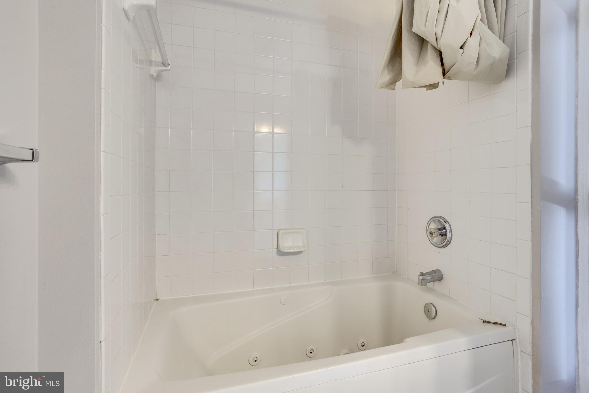 4743 Shellbark Road Owings Mills, MD 21117 - Photo 6 of 28 Primary Bath w/ Jacuzzi Tub