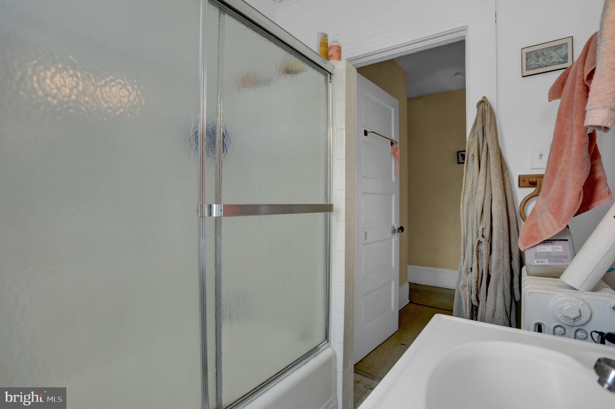 3001 North Calvert Street Baltimore, MD 21218 - Photo 13 of 44 a bathroom with a tub and shower