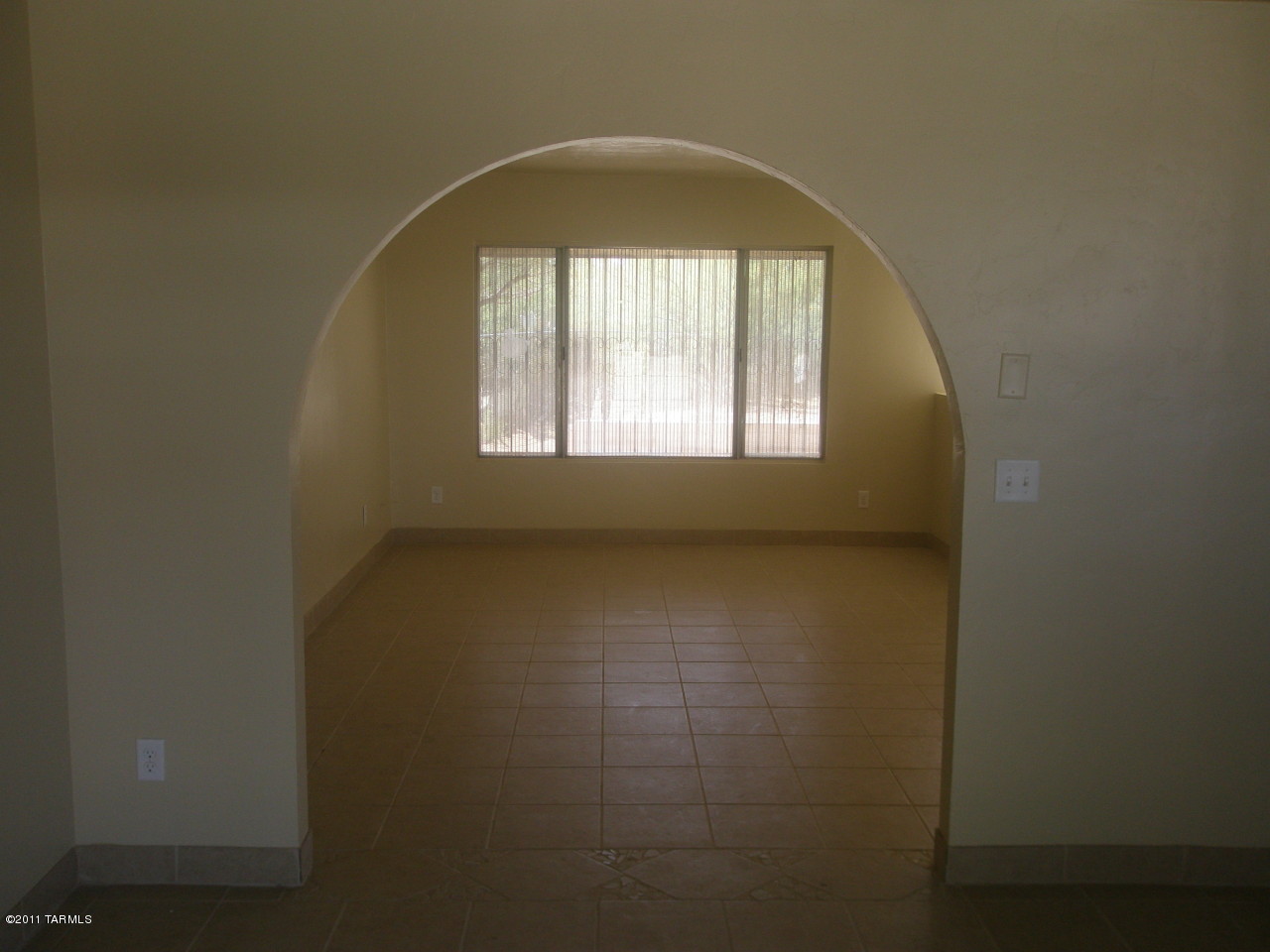 1835 West Dominy Road Tucson, AZ 85713 - Photo 3 of 10 an empty room with a window