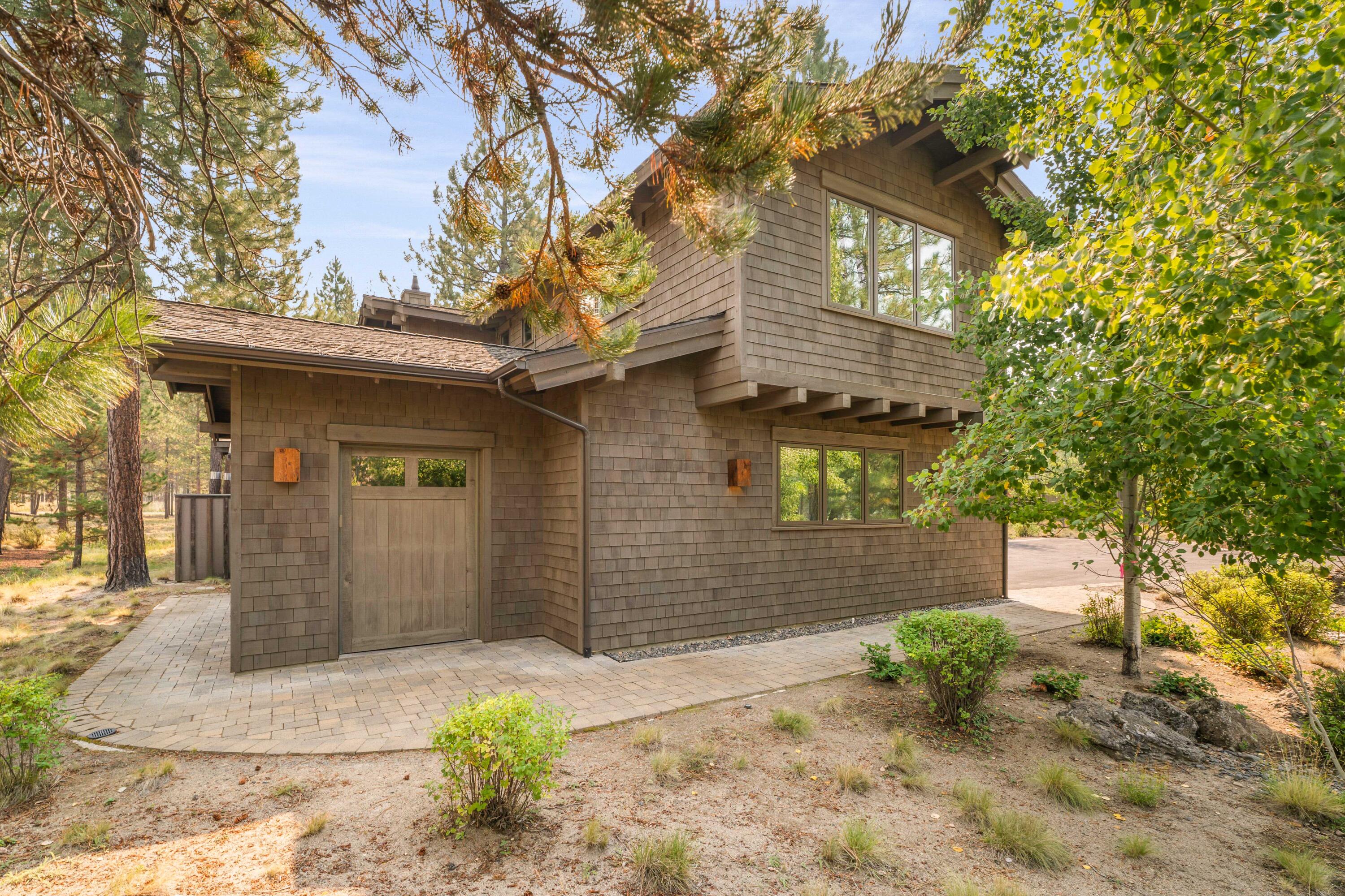 56641 Sunstone Loop, Unit 135 Bend, OR 97707 - Photo 59 of 62 Exterior - Golf Cart Entrance