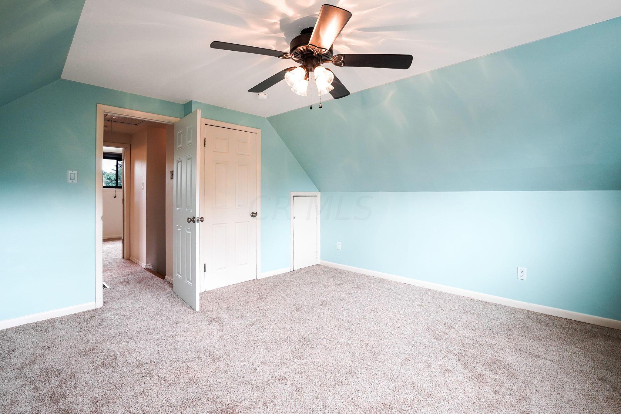 1030 Afton Road Columbus, OH 43221 - Photo 22 of 40 Light and Bright