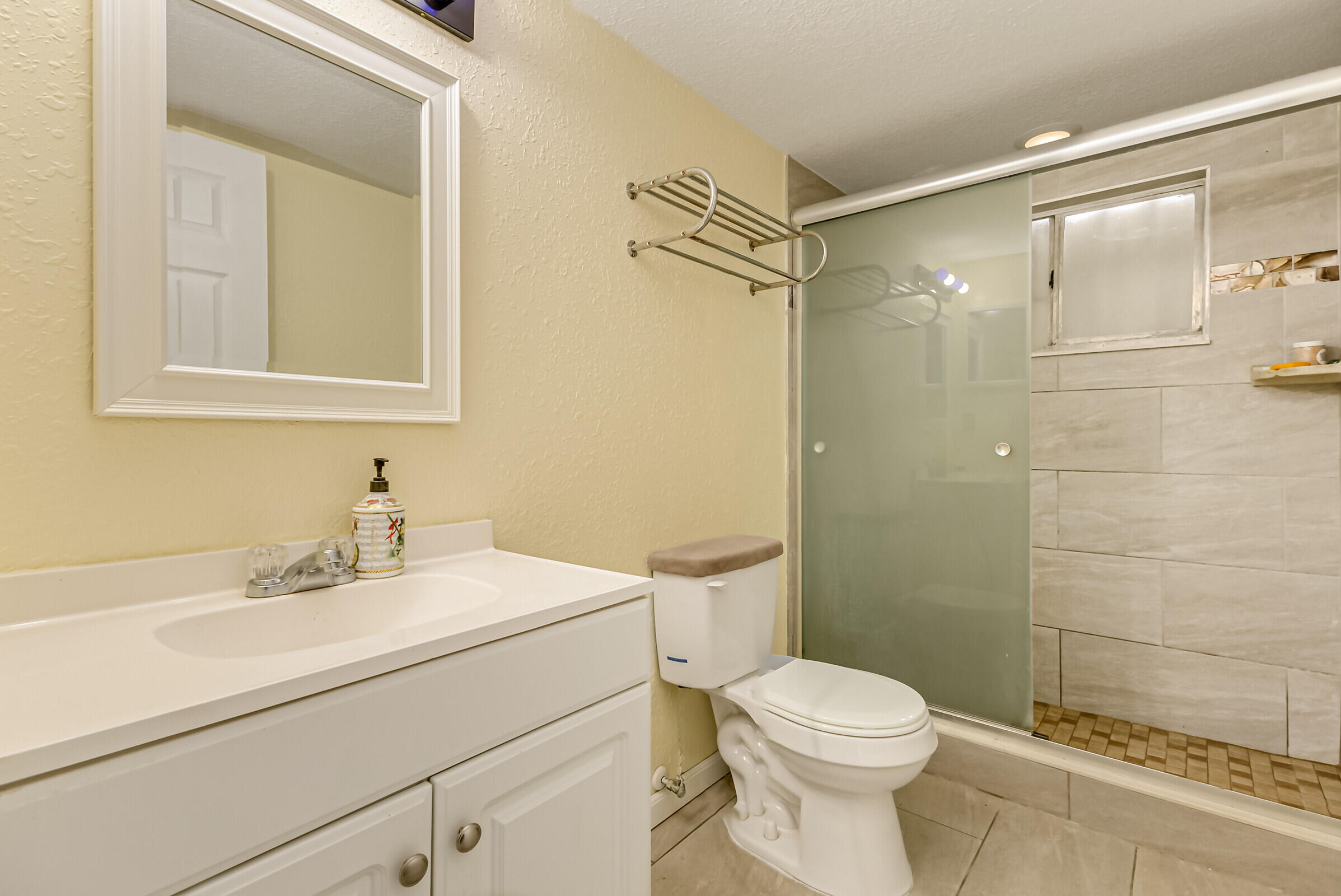720 Ridge Club Drive, Unit 43 Melbourne, FL 32934 - Photo 6 of 27 a bathroom with a sink toilet and shower