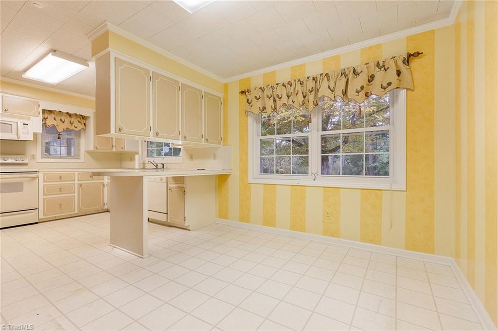 3802 Johnson Street High Point, NC 27265 - Photo 9 of 30 Gallery Image 9