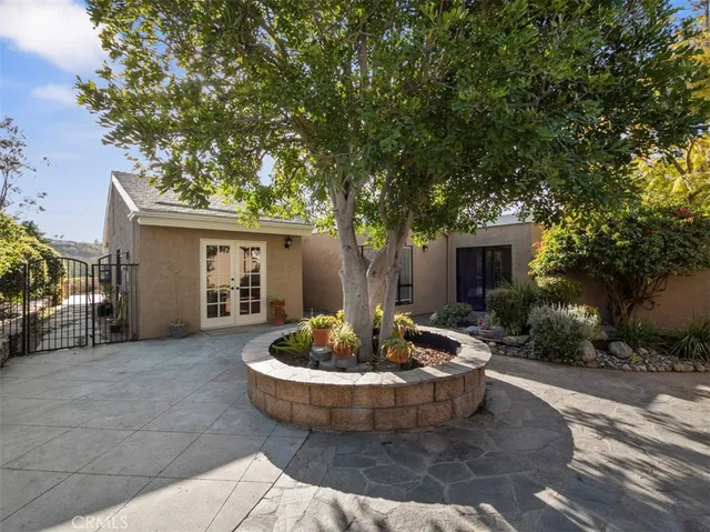 a view of a house with backyard and sitting area