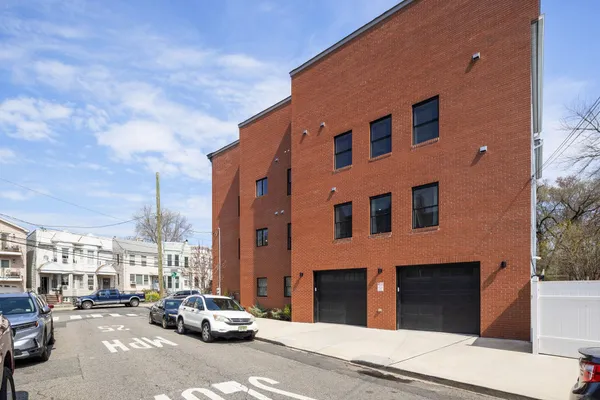 $4,000 | 43.5 Belmont Avenue, Unit 2, Newark, NJ 07108
