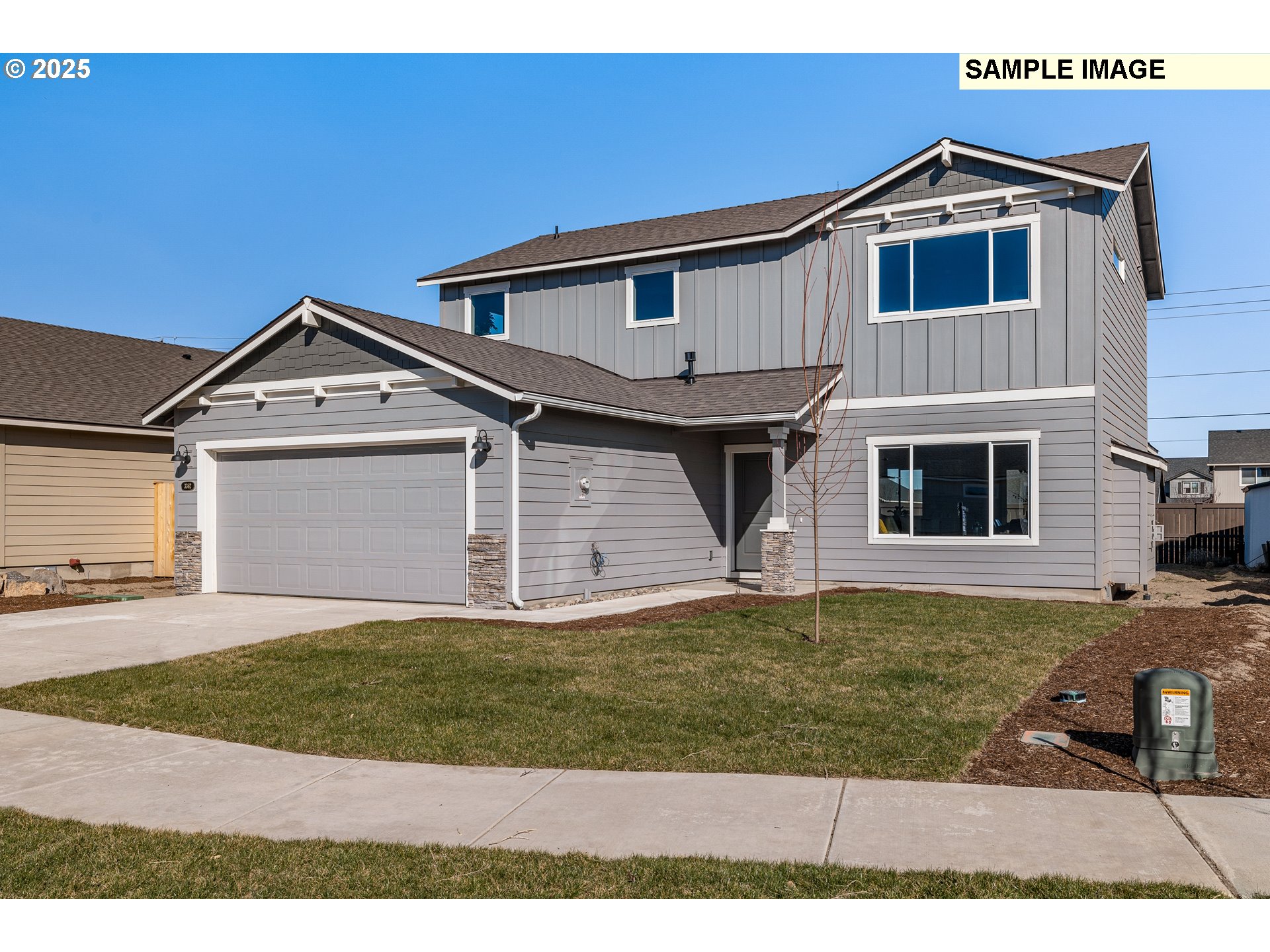 548 Arthur Street Umatilla, OR 97882 - Photo 2 of 36 a front view of a house with a yard