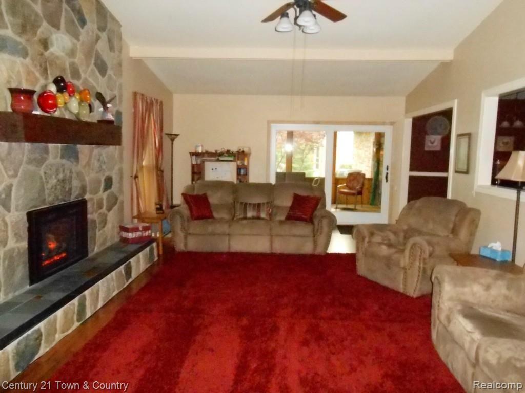 2953 Leyton Court Rochester, MI 48306 - Photo 27 of 54 Grt Rm 05.jpg