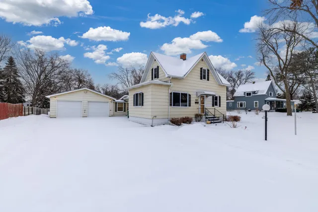 $300,000 | 627 South Litchfield Avenue, Litchfield, MN 55355