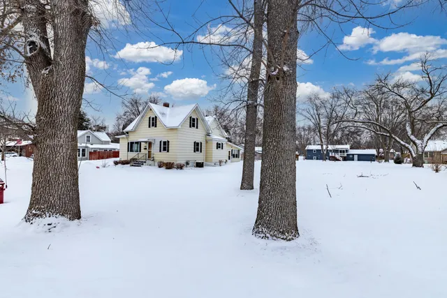 $300,000 | 627 South Litchfield Avenue, Litchfield, MN 55355