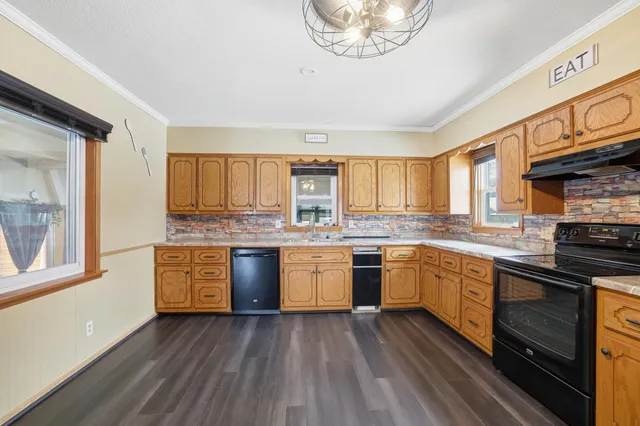 $300,000 | 627 South Litchfield Avenue, Litchfield, MN 55355