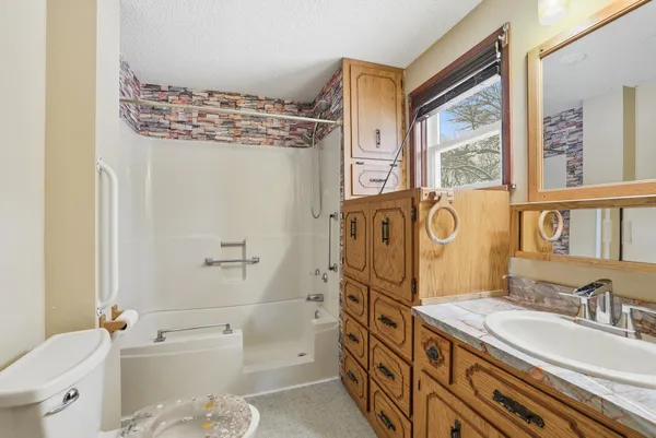 $285,000 | 627 South Litchfield Avenue, Litchfield, MN 55355