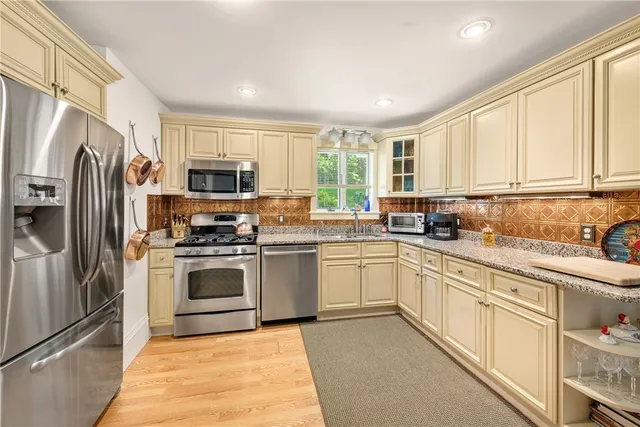 $1,995,000 | 1660 Main Road, Tiverton, RI 02878