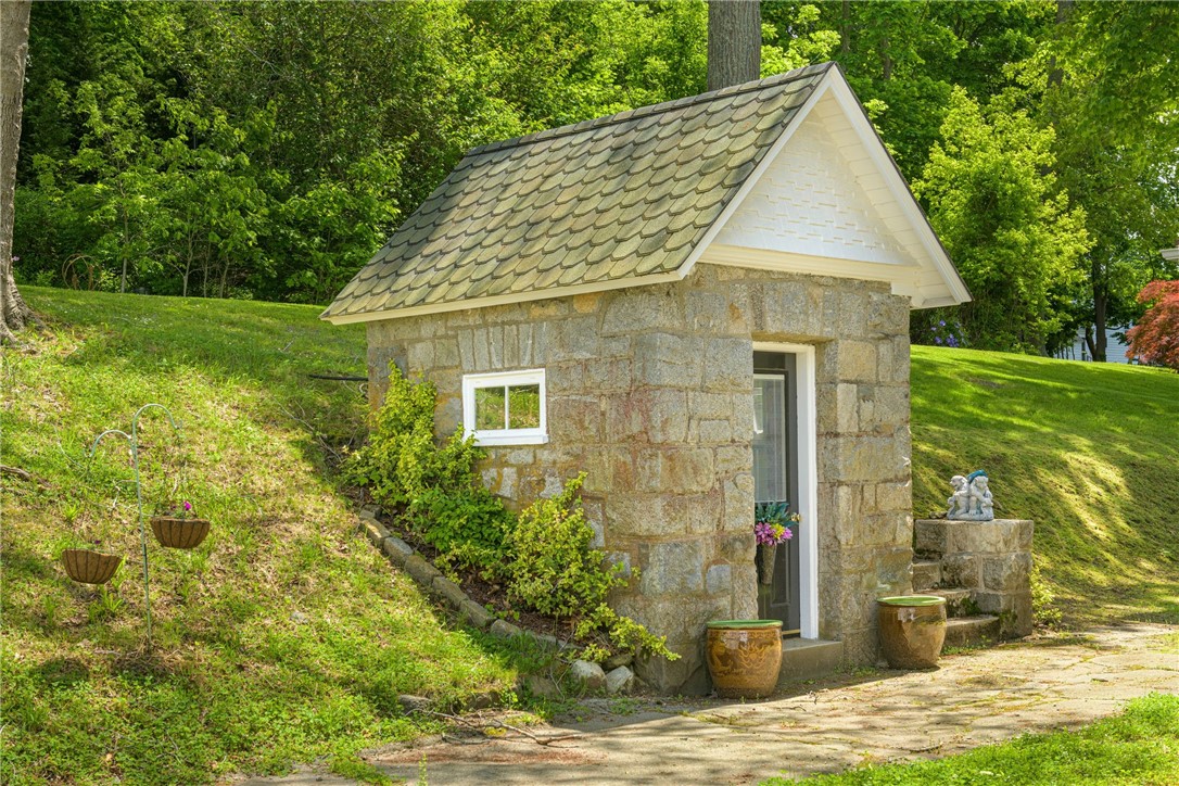 1660 Main Road Tiverton, RI 02878 - Photo 38 of 48 Potting shed