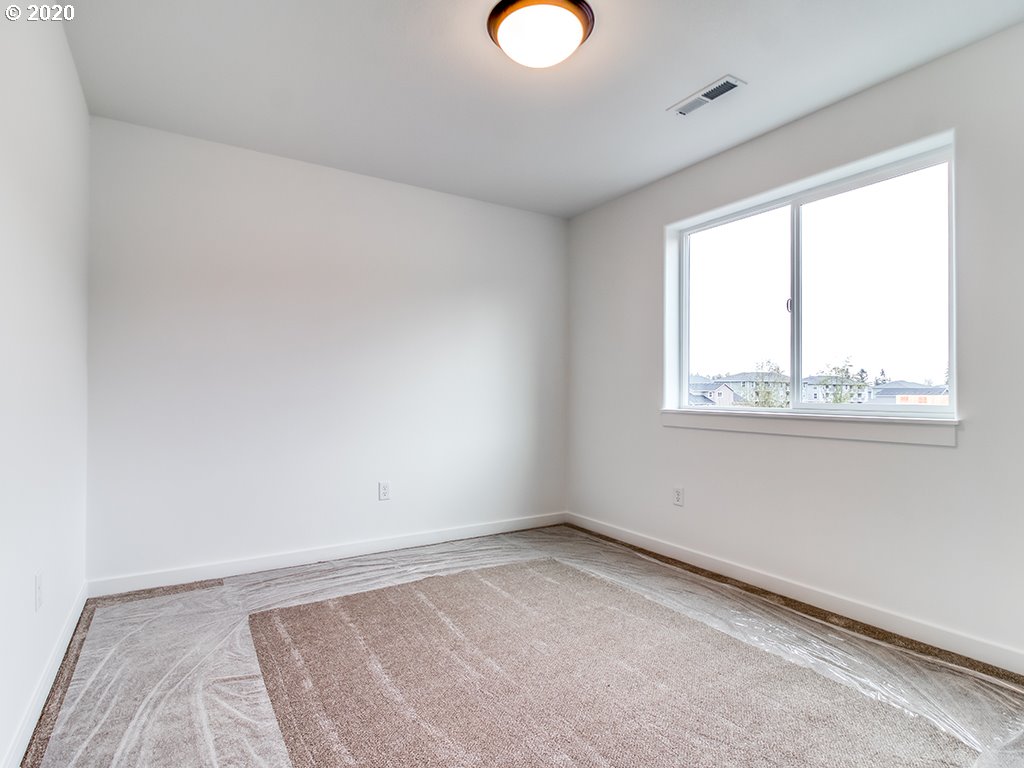 70 South 39th Drive Ridgefield, WA 98642 - Photo 13 of 24 an empty room with a window