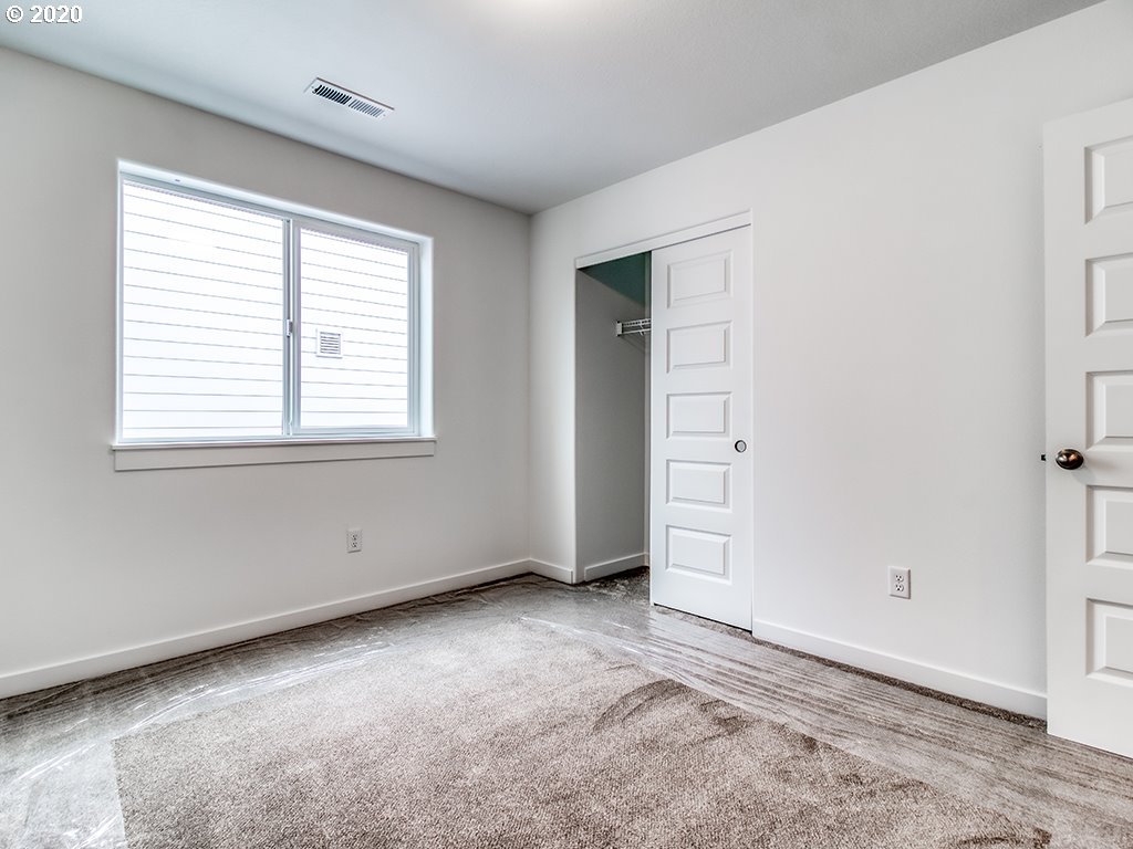 70 South 39th Drive Ridgefield, WA 98642 - Photo 15 of 24 an empty room with a window