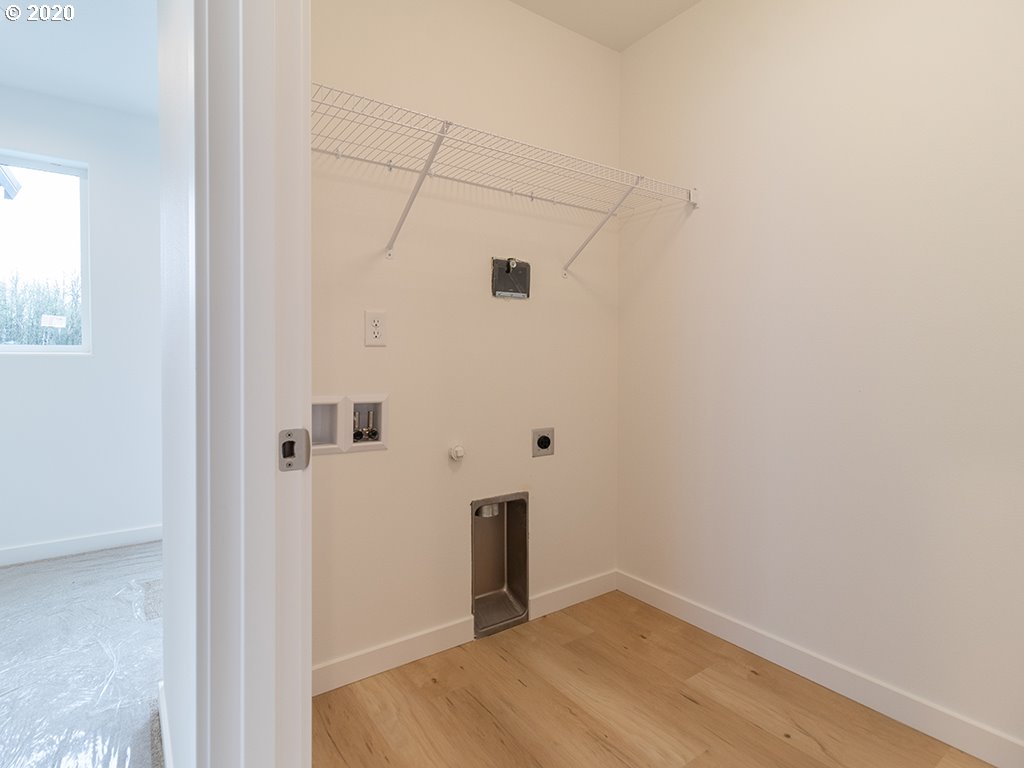 70 South 39th Drive Ridgefield, WA 98642 - Photo 17 of 24 a view of a small space with wooden floor