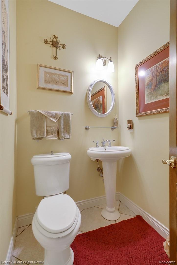 525 Sheldon Court Rochester, MI 48306 - Photo 31 of 66 Convenient Powder Room off Mud Room