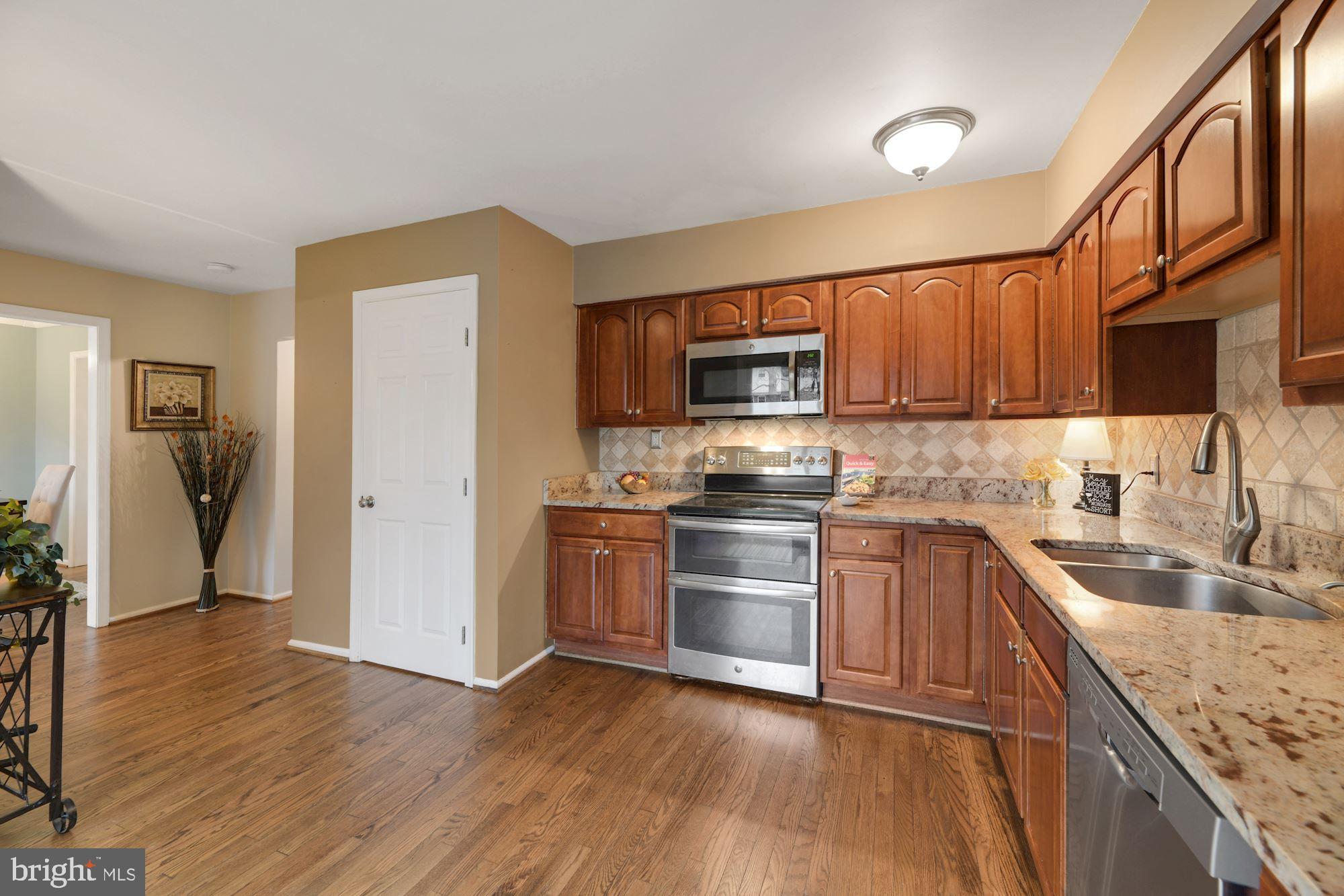 6000 Stoneygate Court Springfield, VA 22152 - Photo 13 of 56 Kitchen with stainless steel double oven