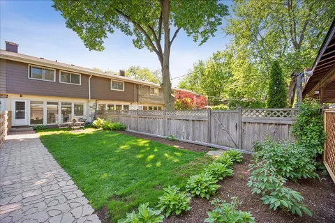 $385,000 | 1934 Lake Avenue, Wilmette, IL 60091