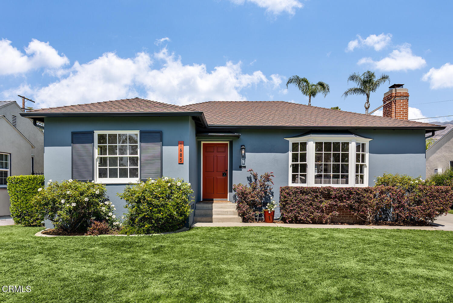 a view of a house with a yard and plants