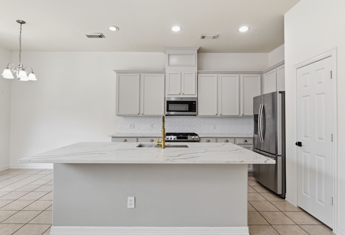 16023 Powder Springs Lane Houston, TX 77070 - Photo 21 of 48 Beautiful! Door to the right is the pantry.