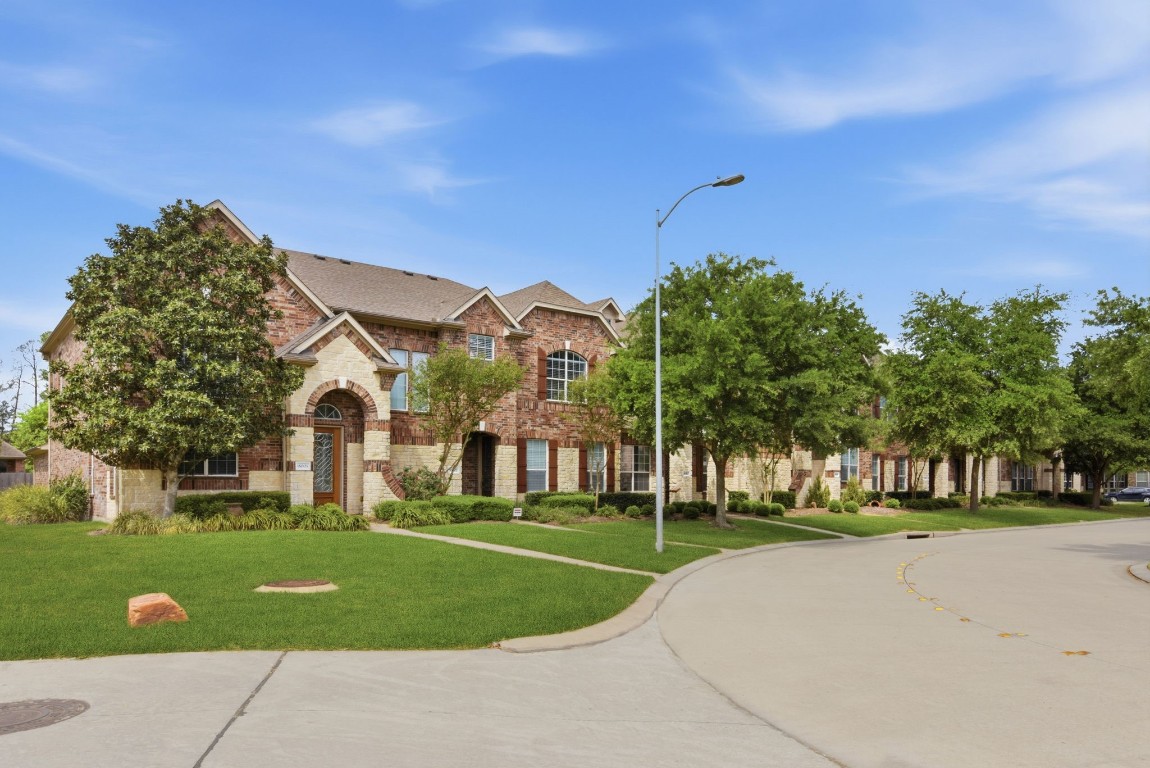 16023 Powder Springs Lane Houston, TX 77070 - Photo 3 of 48 Beautifully maintained neighborhood!