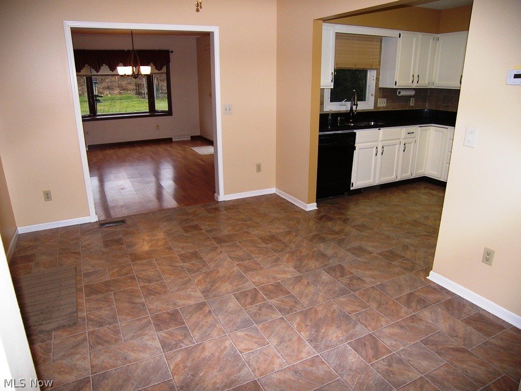 32105 Arthur Road Solon, OH 44139 - Photo 8 of 22 Separate eating area in kitchen