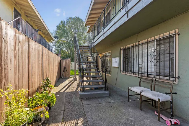 $849,999 | 128 Catron Drive, Oakland, CA 94603