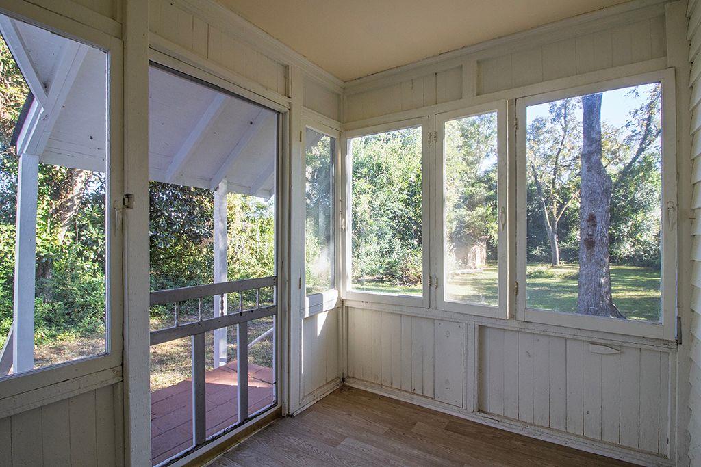 65 West Calhoun Street Wadley, GA 30477 - Photo 17 of 25 a view of an entryway with a lot of windows