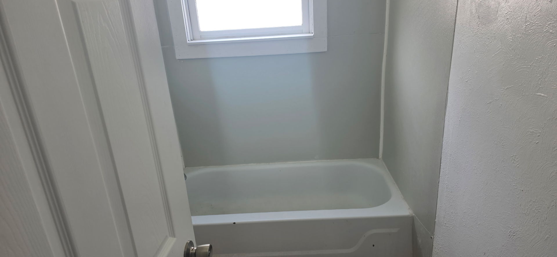 506 Spring Street Peoria, IL 61603 - Photo 8 of 9 a close up of a bathtub in a bathroom