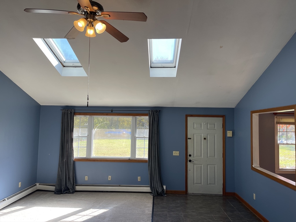 14 Glendale Road Tiverton, RI 02878 - Photo 4 of 36 Gallery Image 4