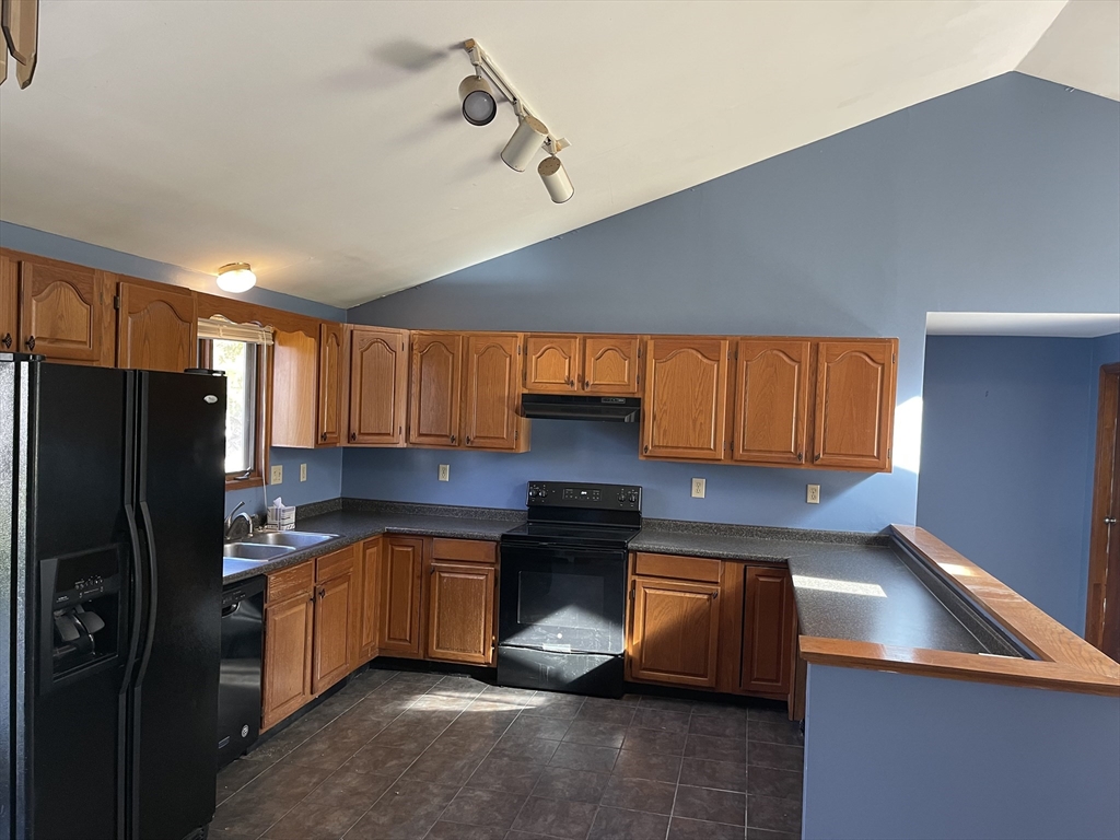 14 Glendale Road Tiverton, RI 02878 - Photo 7 of 36 Gallery Image 7