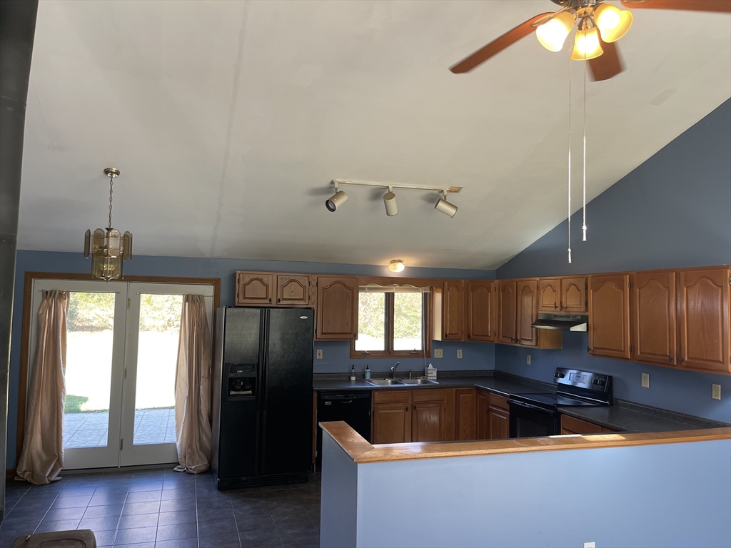 14 Glendale Road Tiverton, RI 02878 - Photo 8 of 36 Gallery Image 8