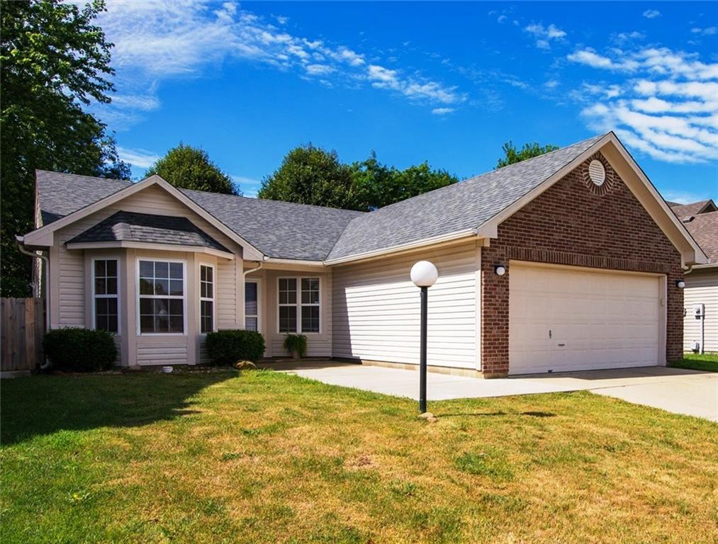 10835 Roundtree Road Fishers, IN 46037 - Photo 2 of 25 Gallery Image 2