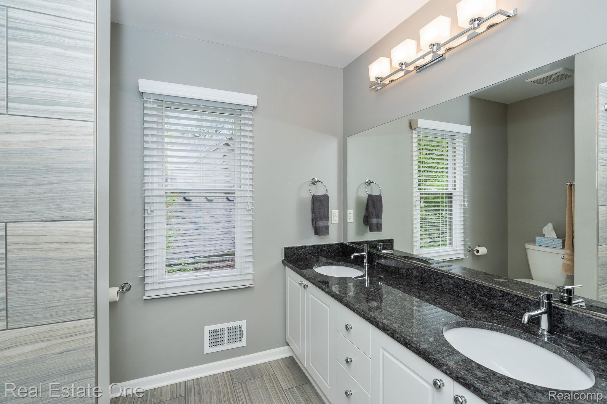 1177 Chesapeake Rochester, MI 48307 - Photo 39 of 63 Chesapeake MLS-W040.jpg