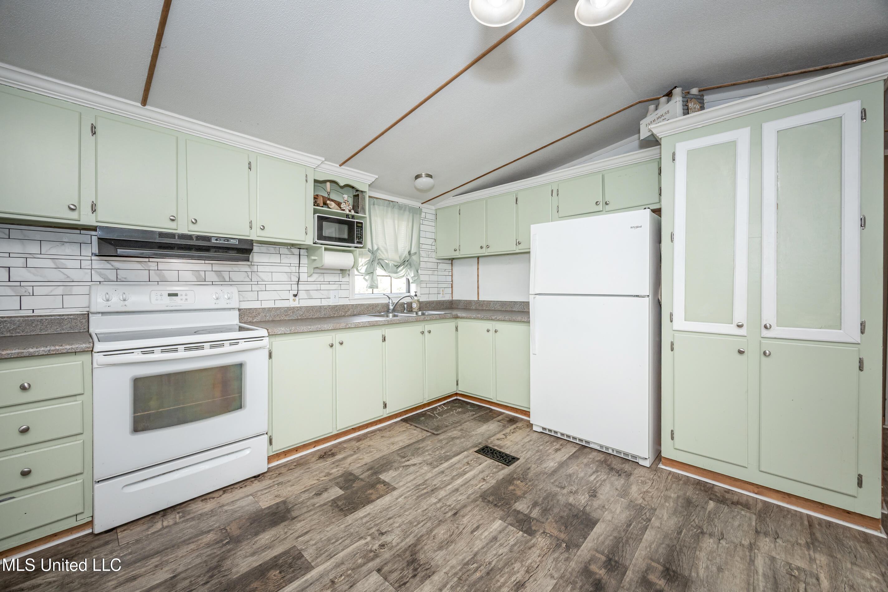 14208 Lily Orchard Road Moss Point, MS 39562 - Photo 11 of 67 IMG_7374