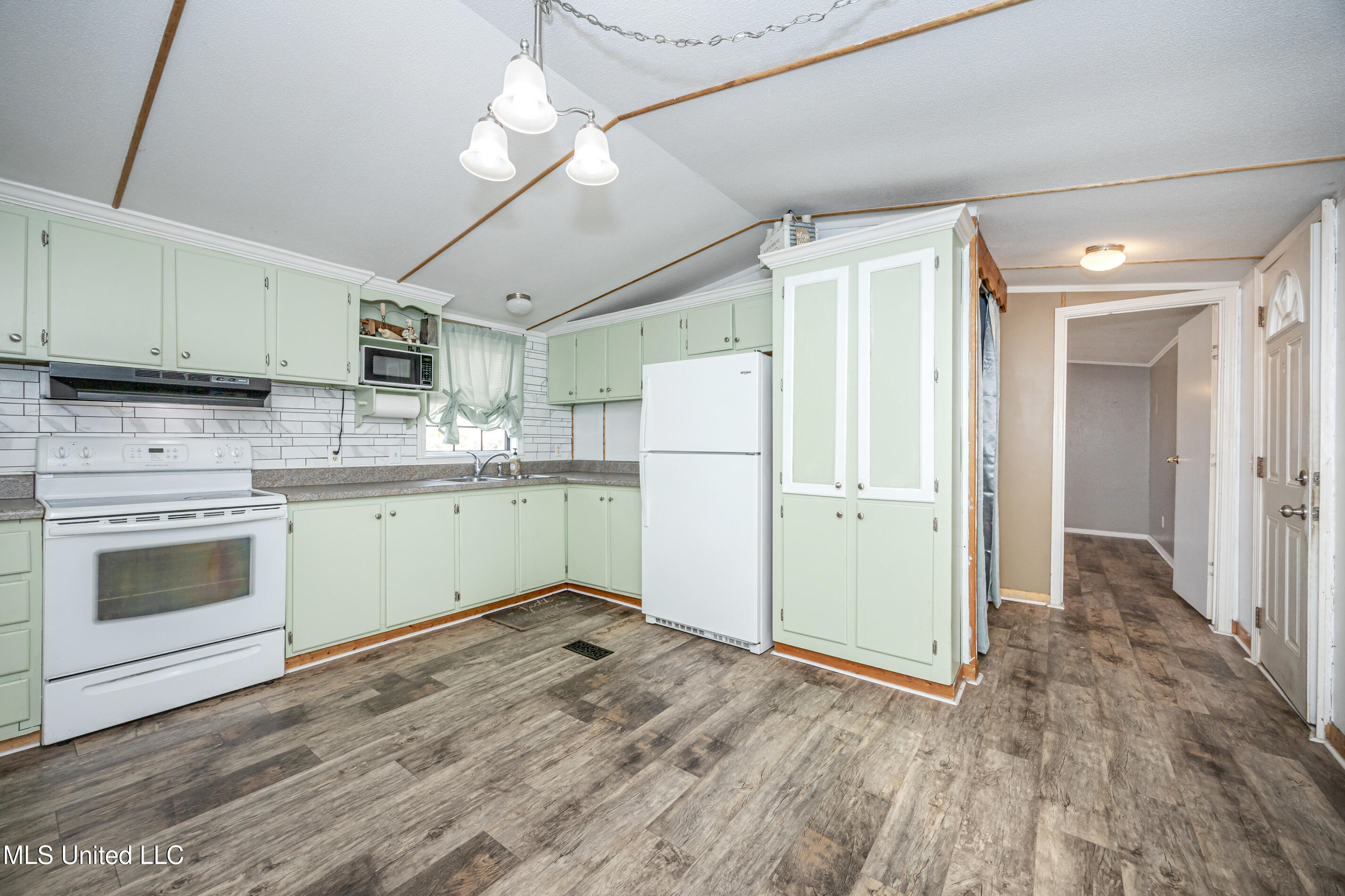 14208 Lily Orchard Road Moss Point, MS 39562 - Photo 13 of 67 IMG_7376